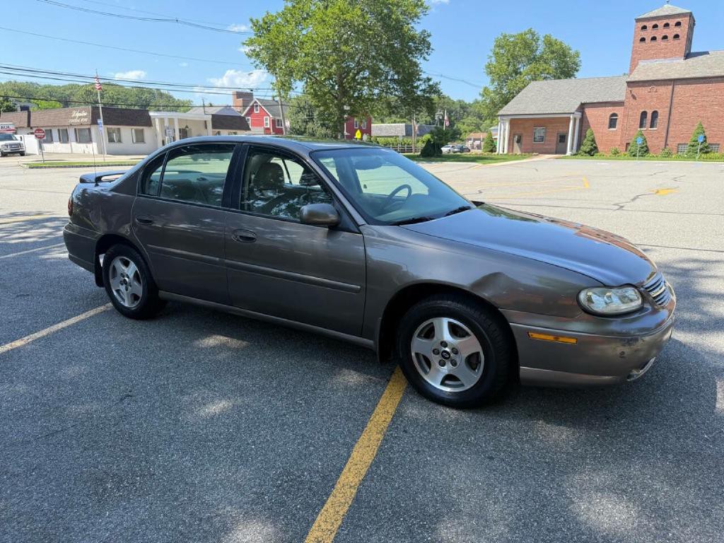 2002 Chevrolet Malibu Image 2