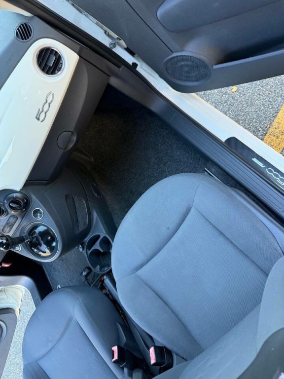 2012 FIAT 500 Image 11