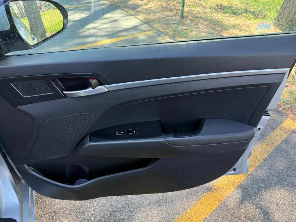 2020 Hyundai Elantra Image 12