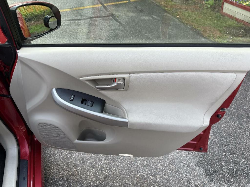 2012 Toyota Prius Image 13