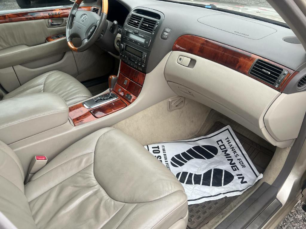 2002 Lexus LS 430 Image 10