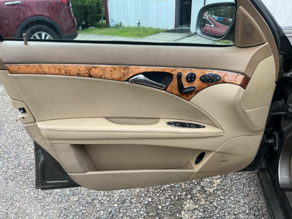 2008 Mercedes-Benz E-Class Image 10