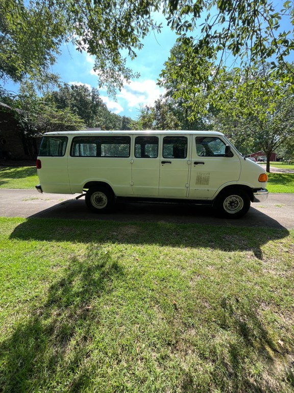 2001 Dodge Ram Van Image 3
