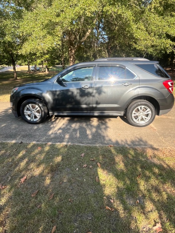 2017 Chevrolet Equinox Image 2