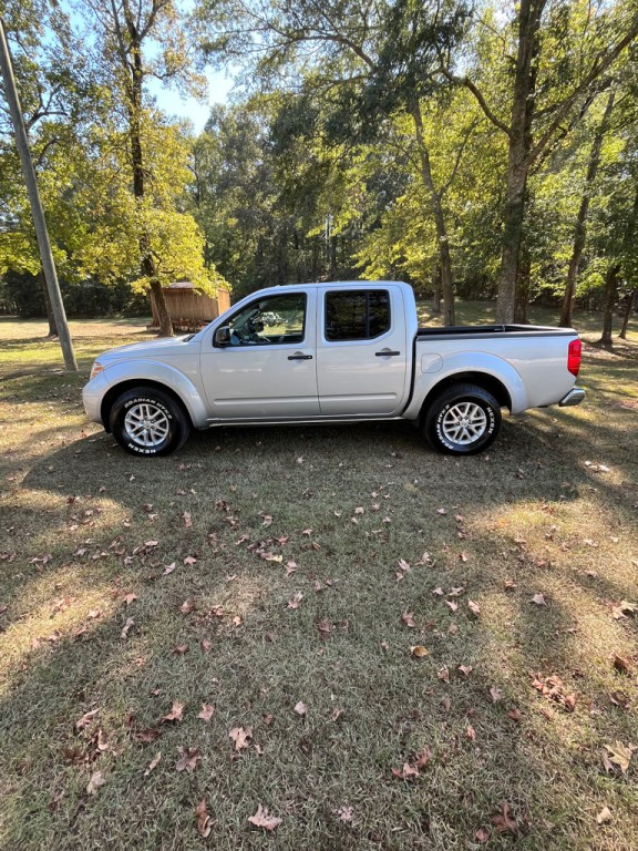 2015 Nissan Frontier Image 2