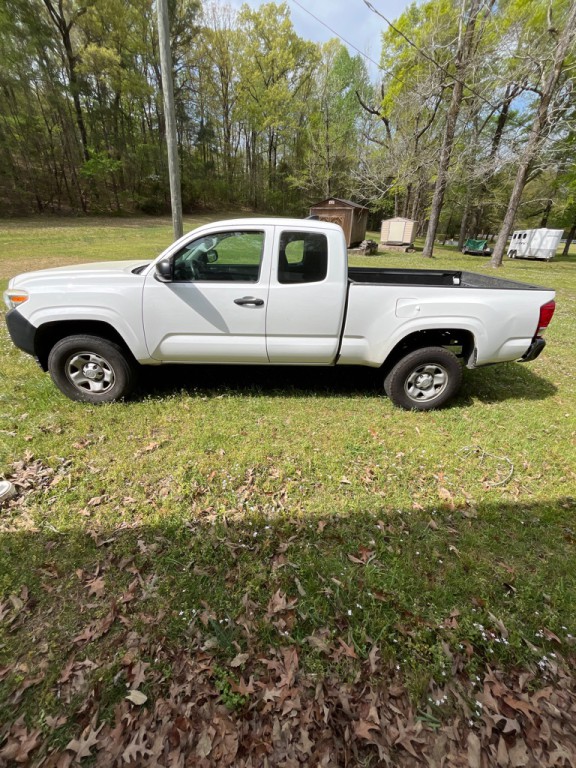 2016 Toyota Tacoma Image 2