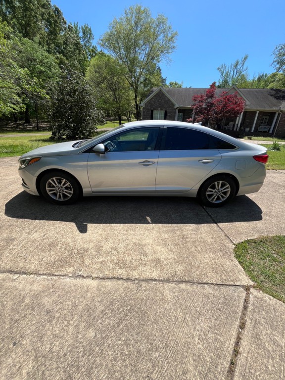 2017 Hyundai Sonata Image 2