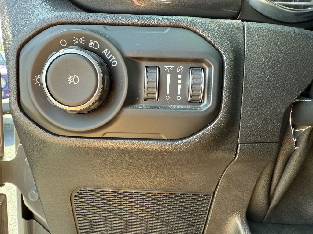 2021 Jeep Wrangler Image 35