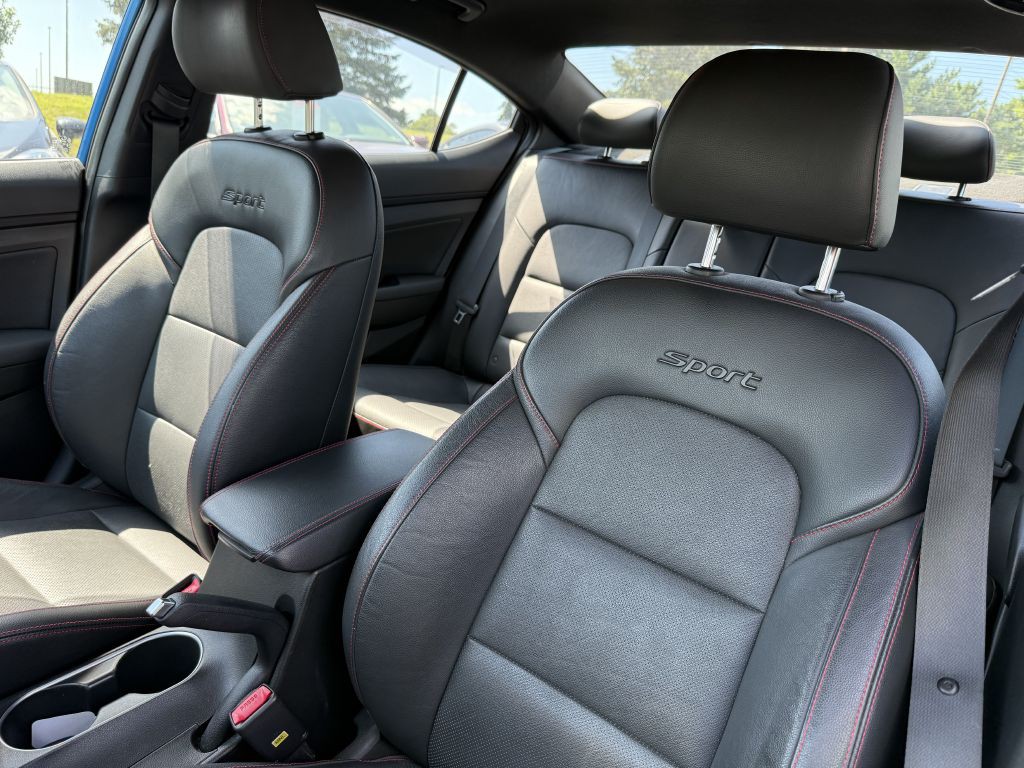 2017 Hyundai Elantra Image 16