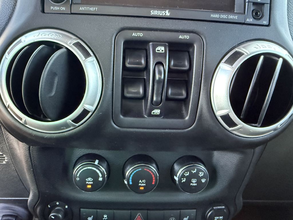 2015 Jeep Wrangler Image 24