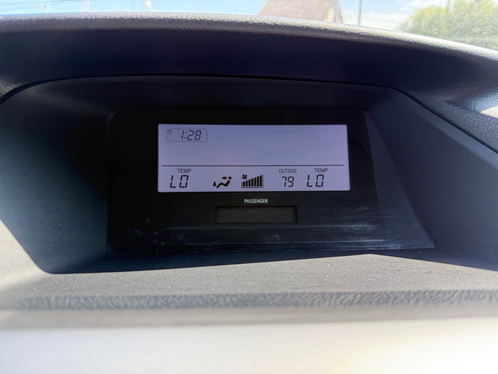 2010 Lexus RX Image 17