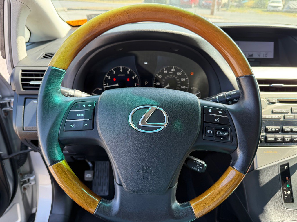 2010 Lexus RX Image 24