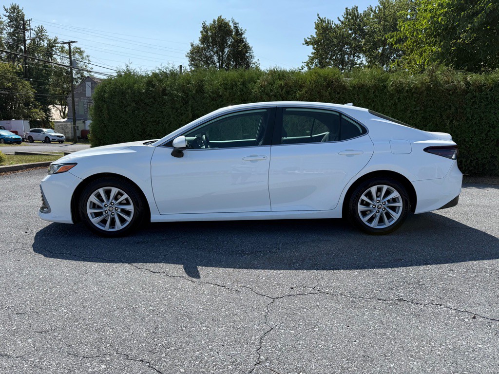 2022 Toyota Camry Image 2