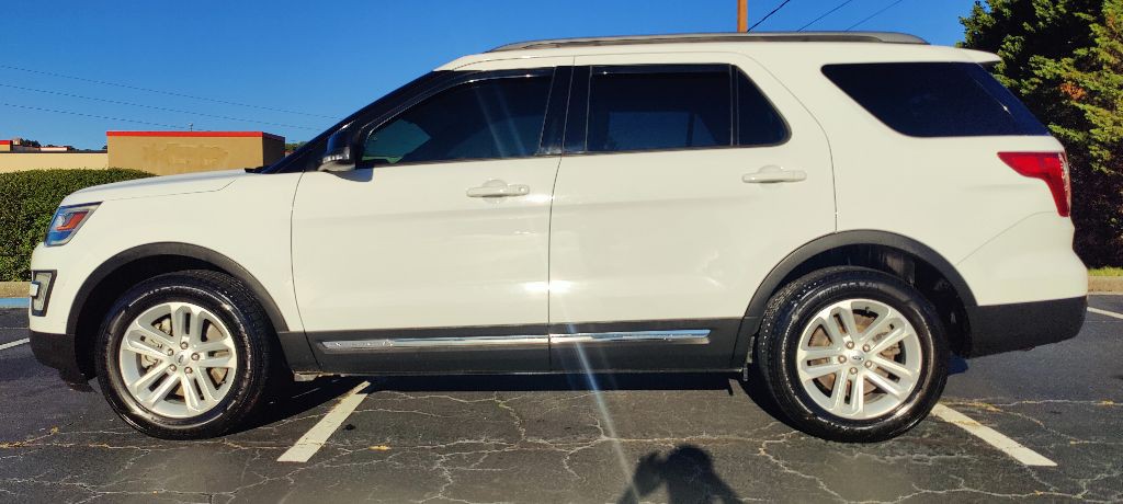 2017 Ford Explorer Image 2