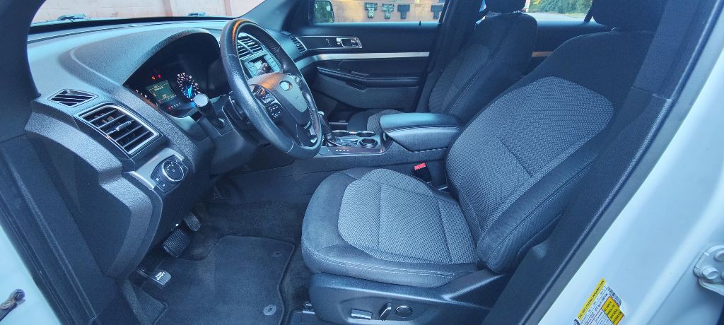2017 Ford Explorer Image 8