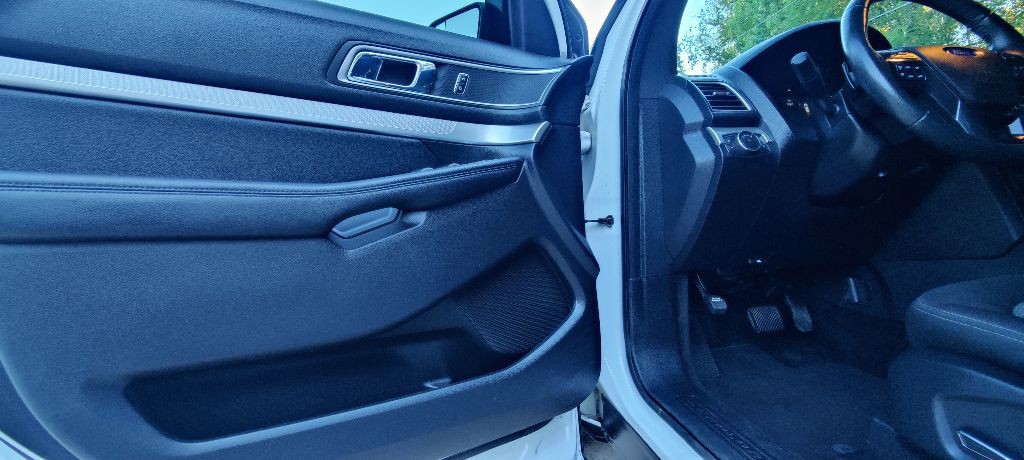 2017 Ford Explorer Image 9