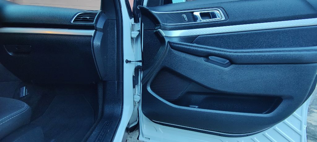 2017 Ford Explorer Image 18
