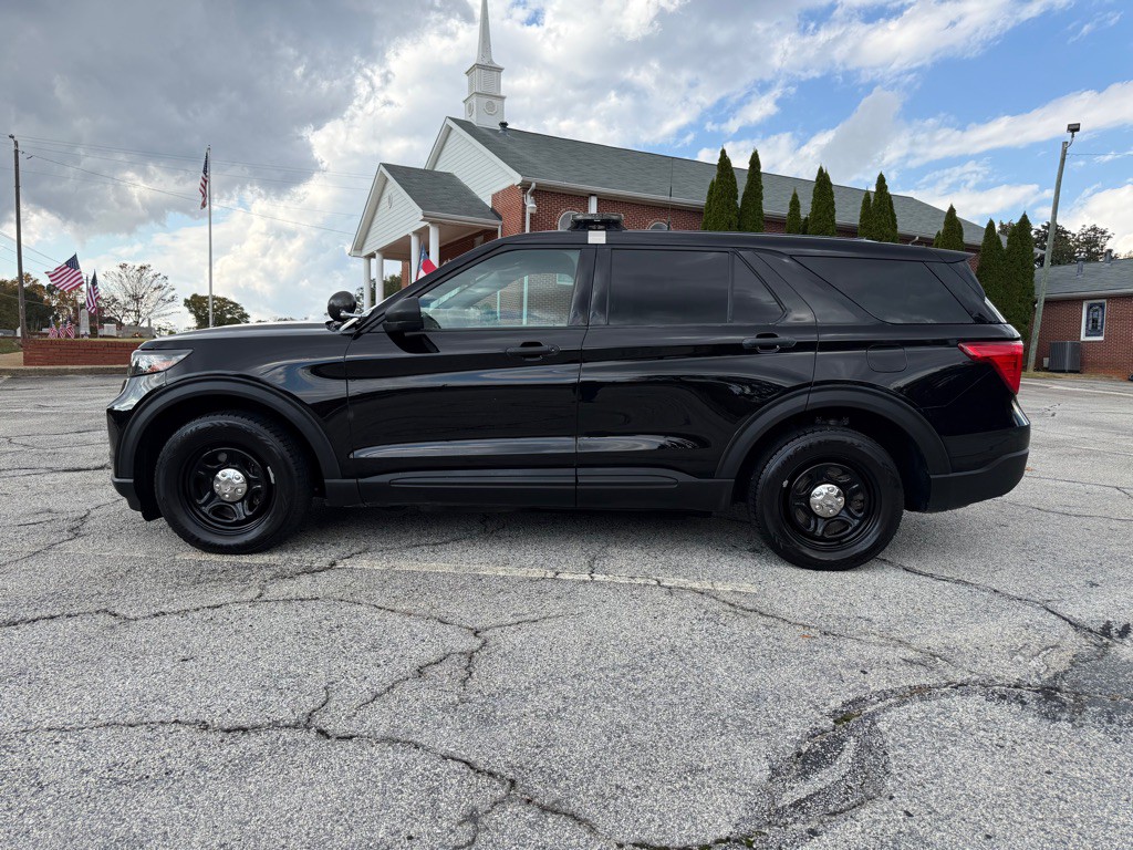 2020 Ford Explorer Image 2