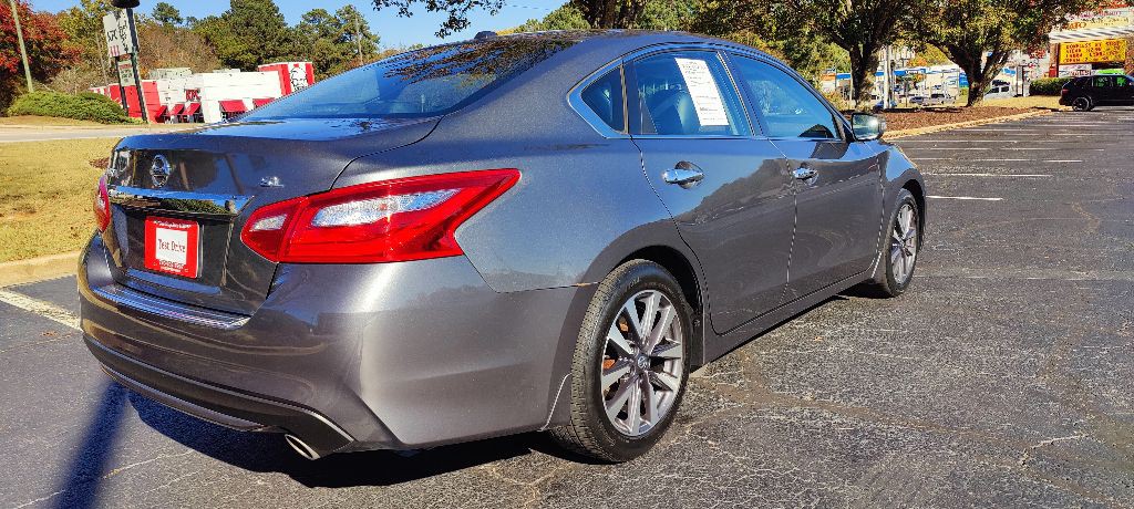 2017 Nissan Altima Image 5