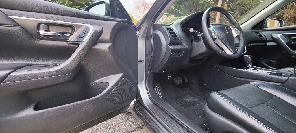 2017 Nissan Altima Image 9