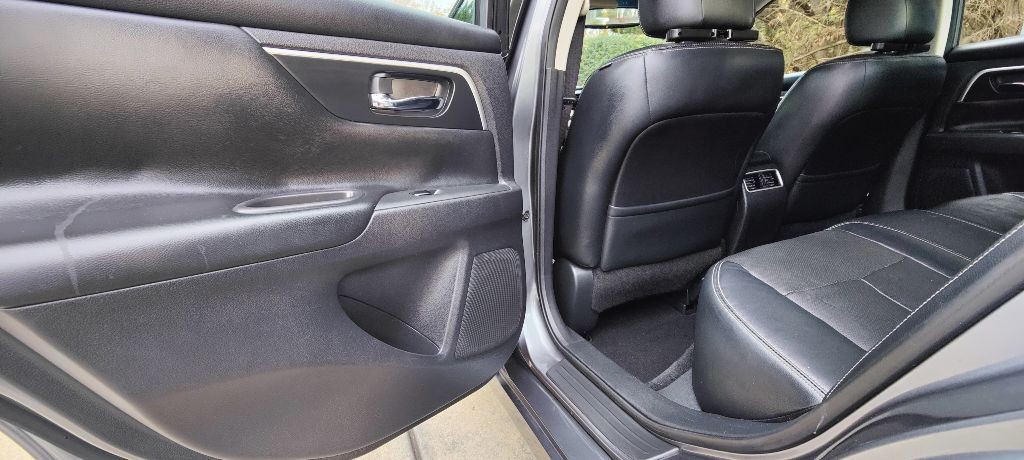 2017 Nissan Altima Image 10