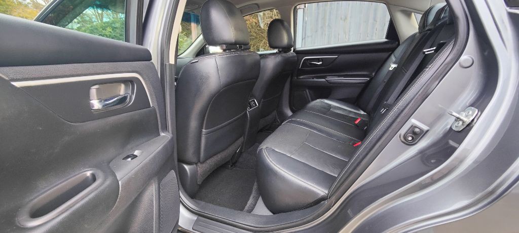 2017 Nissan Altima Image 11