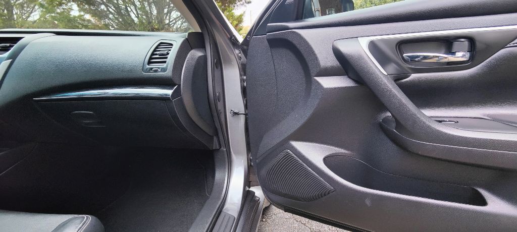 2017 Nissan Altima Image 16