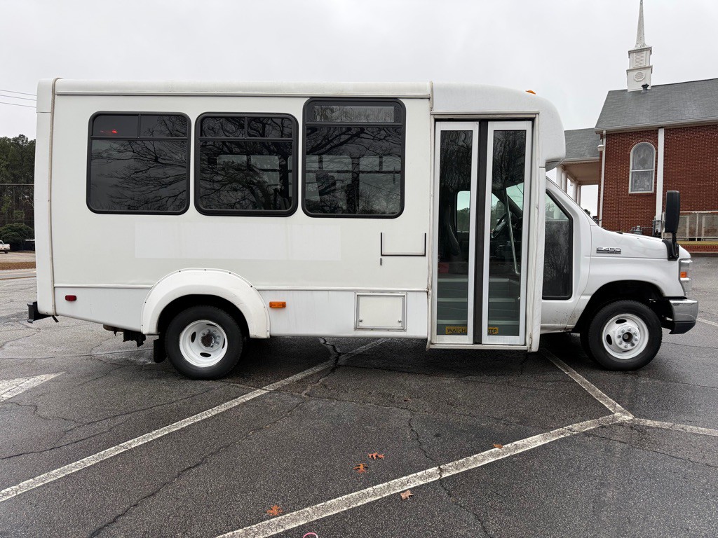 2018 Ford Econoline Image 3