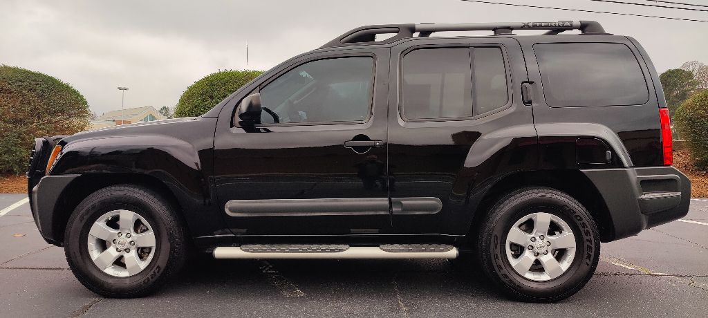 2011 Nissan Xterra Image 2