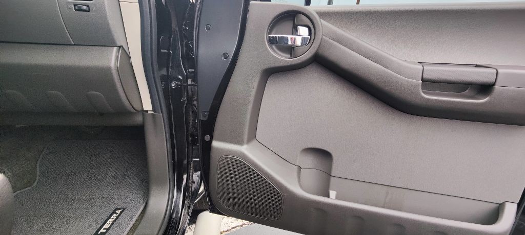 2011 Nissan Xterra Image 16