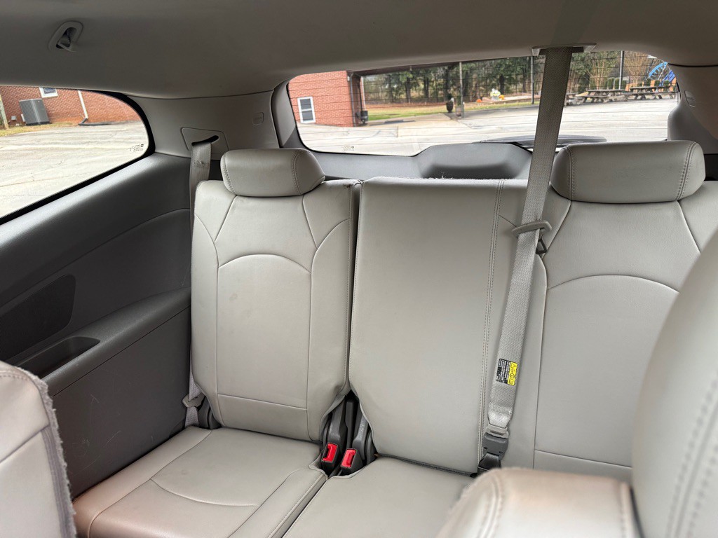 2012 Chevrolet Traverse Image 11