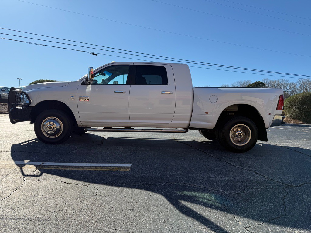 2011 Dodge Ram 3500 Image 2