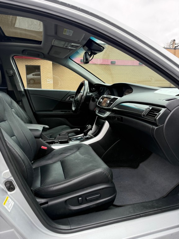 2015 Honda Accord Image 17