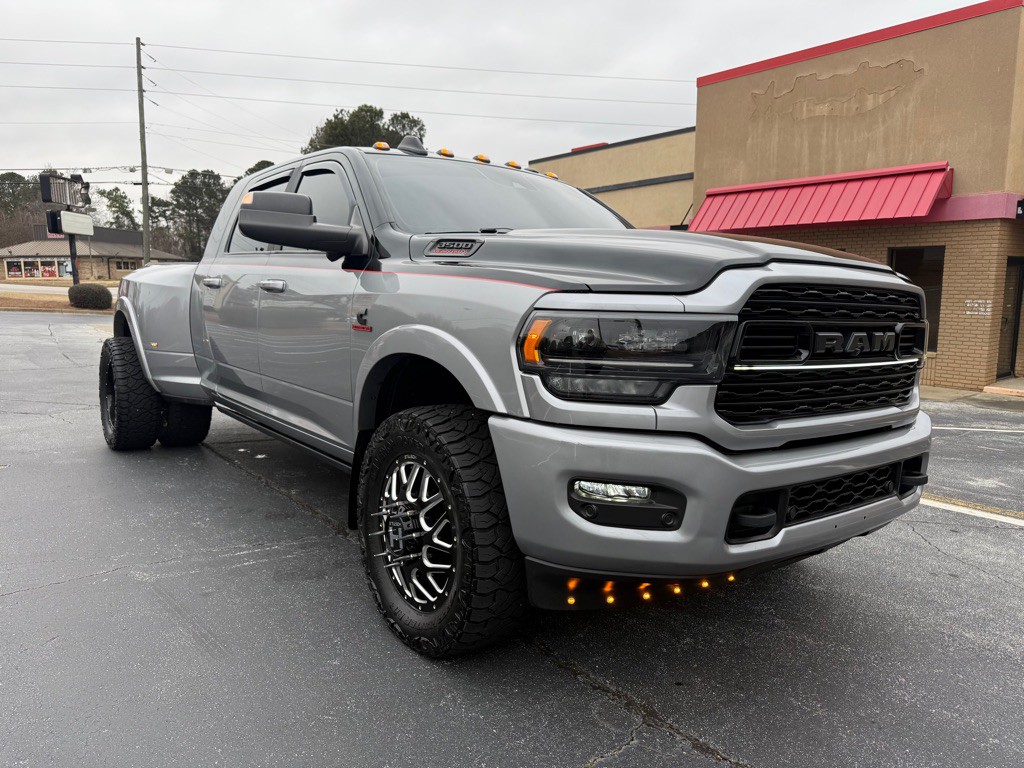 2022 RAM 3500 Image 7