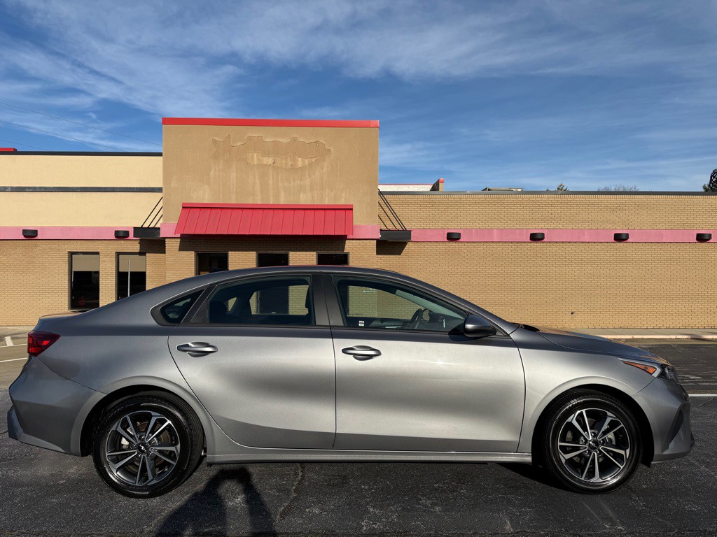 2023 Kia Forte Image 5