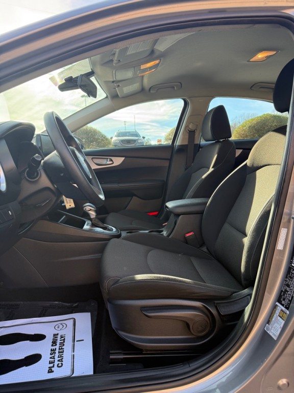 2023 Kia Forte Image 8