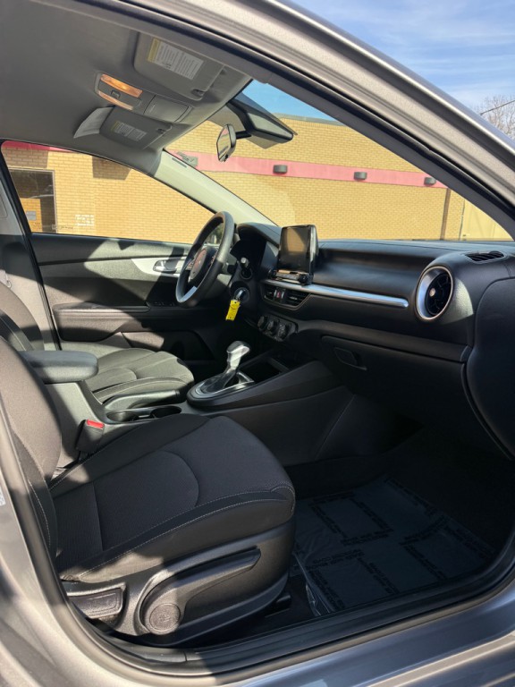 2023 Kia Forte Image 9