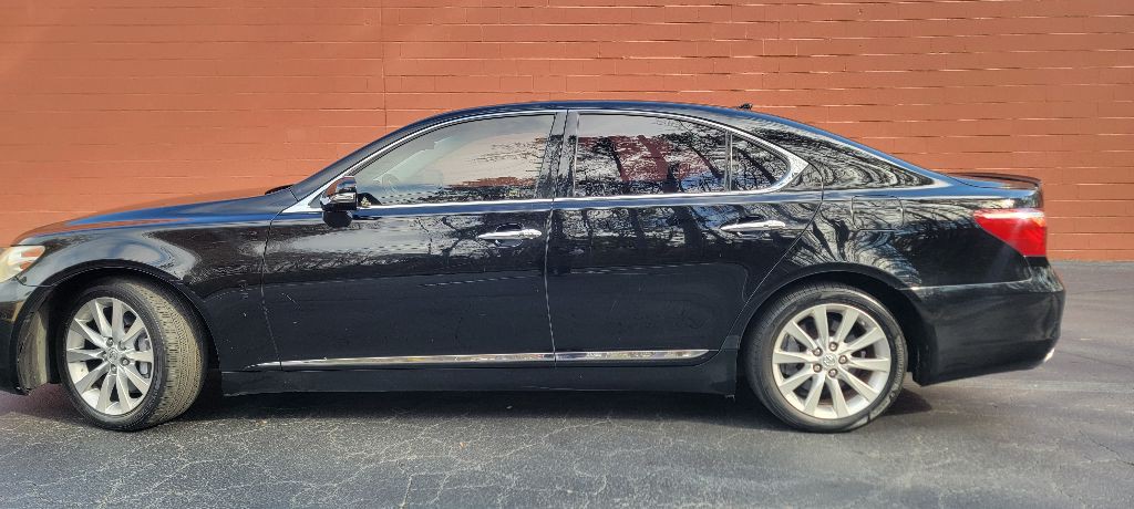 2010 Lexus LS Image 2