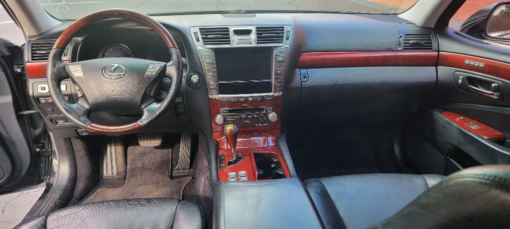 2010 Lexus LS Image 9