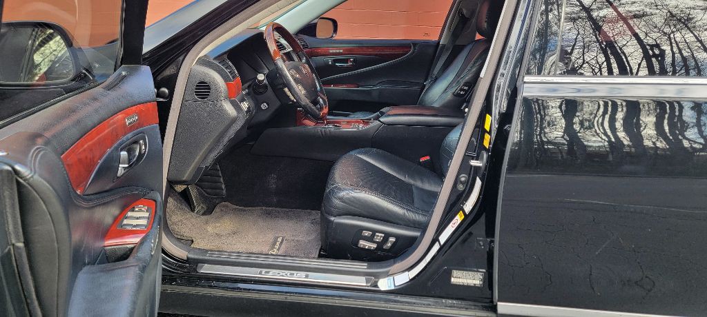 2010 Lexus LS Image 10