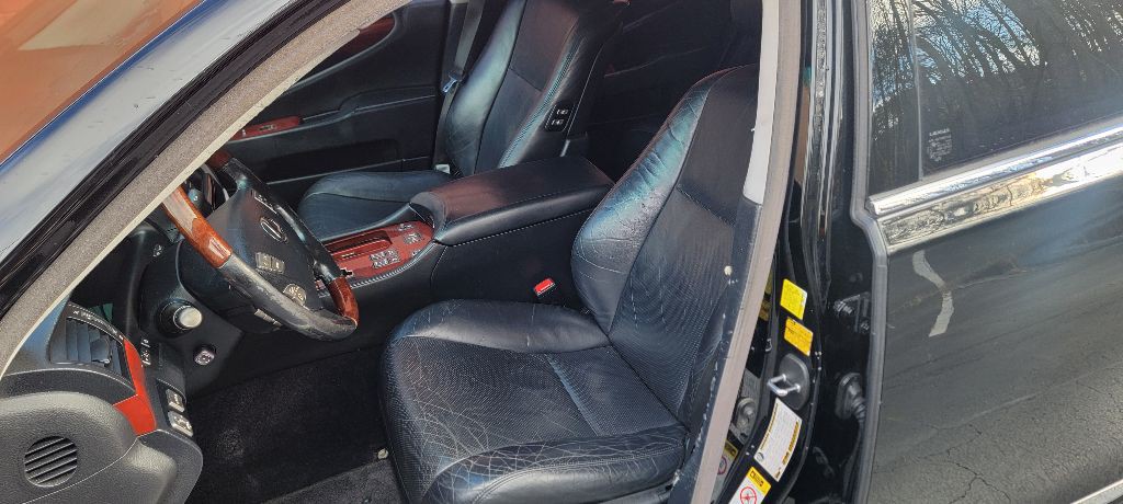 2010 Lexus LS Image 11