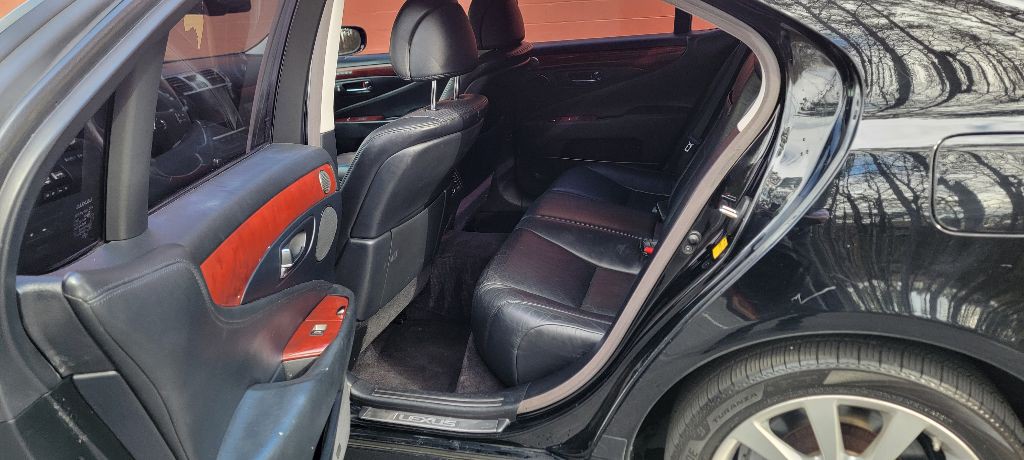 2010 Lexus LS Image 12