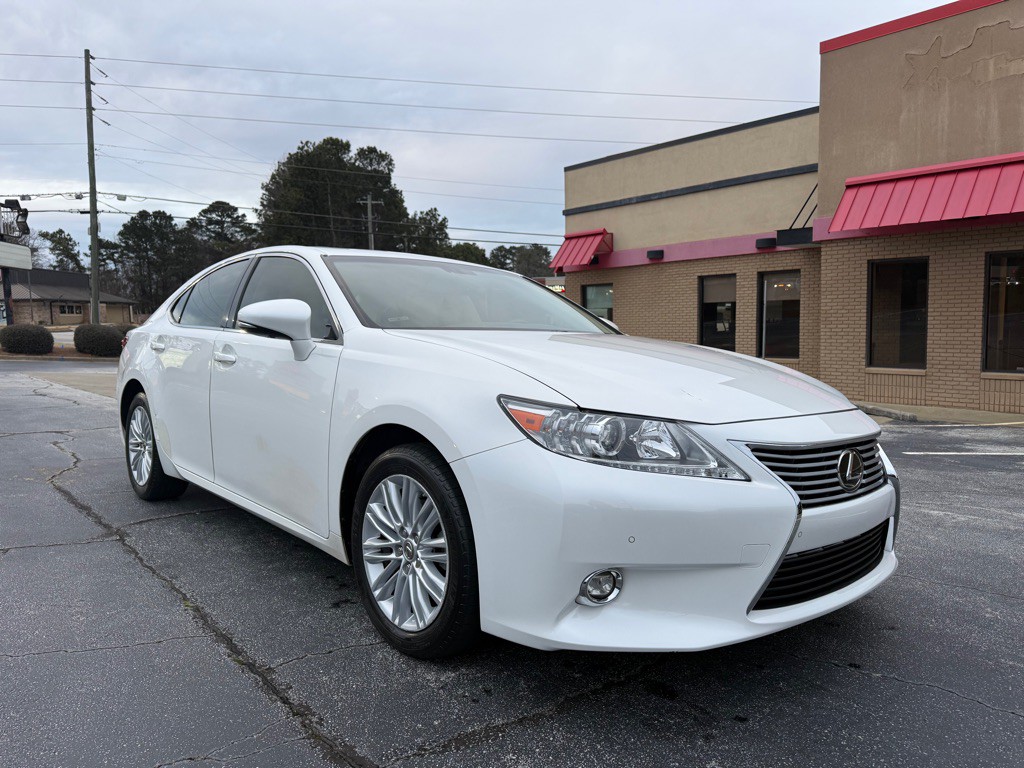 2015 Lexus ES Image 2