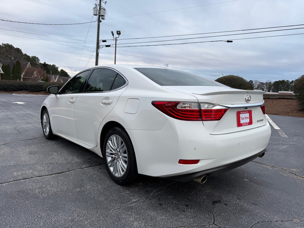 2015 Lexus ES Image 5
