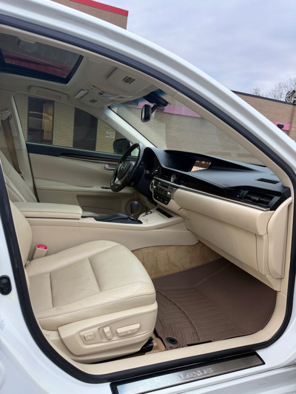 2015 Lexus ES Image 8