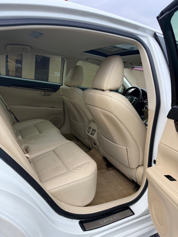 2015 Lexus ES Image 10