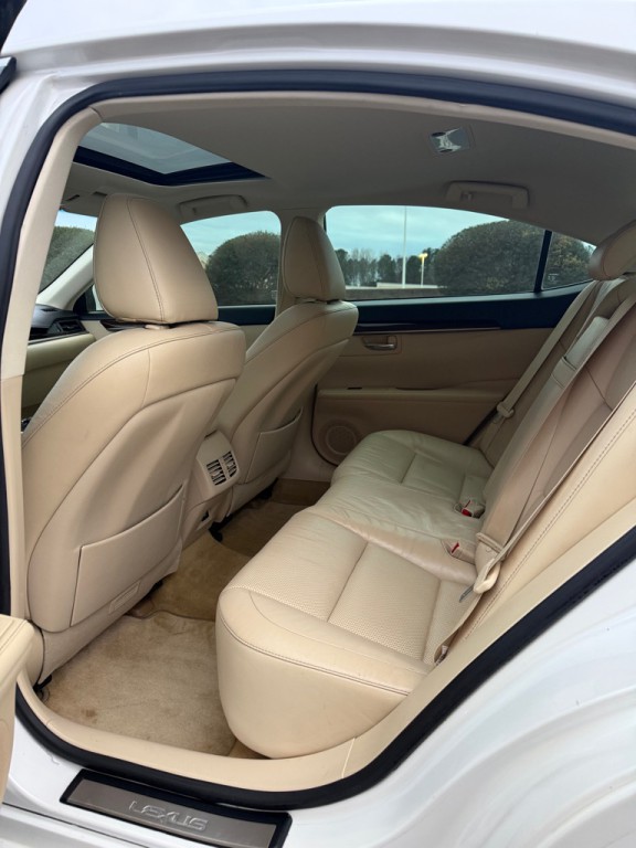 2015 Lexus ES Image 11
