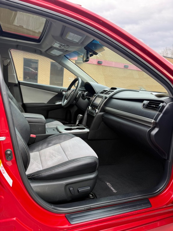 2012 Toyota Camry Image 8