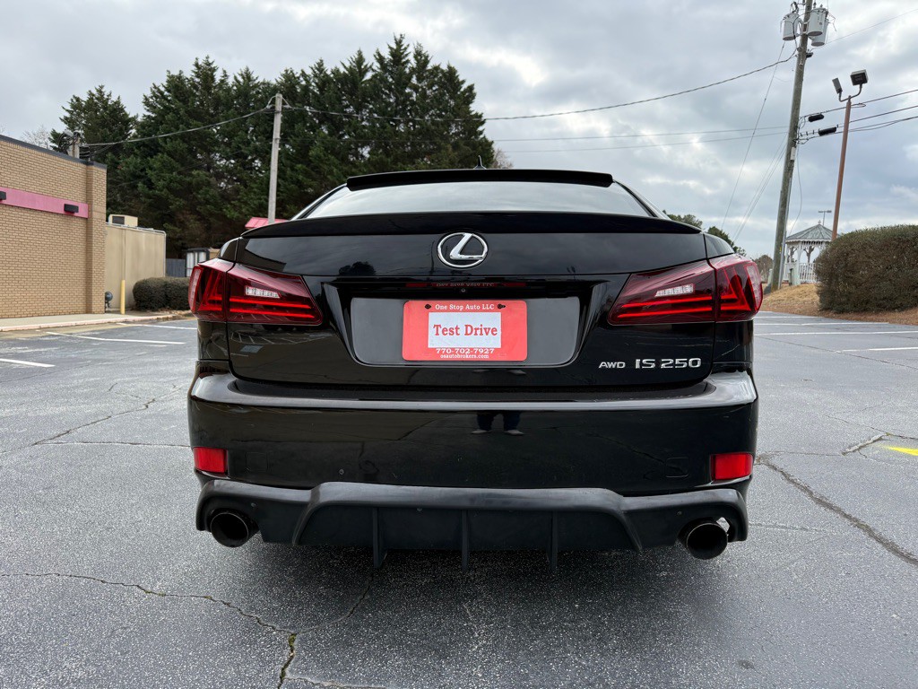 2011 Lexus IS Image 4