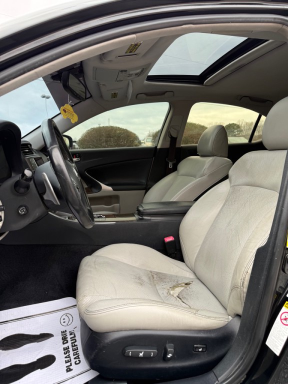 2011 Lexus IS Image 9